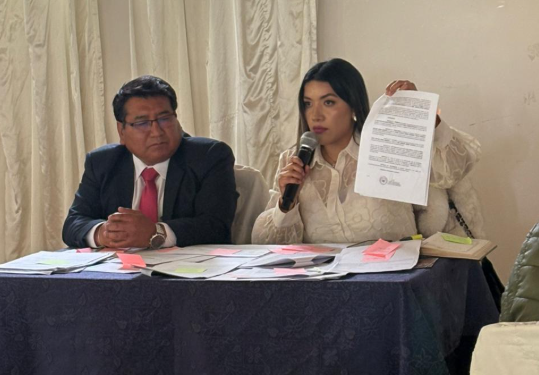 HERMANA DEL ALCALDE DE ANDAHUAYLAS DENUNCIA A SU FAMILIA POR FALSIFICACIÓN DE BOLETA PARA COBRAR ATAÚD ANTE EL CONGRESO